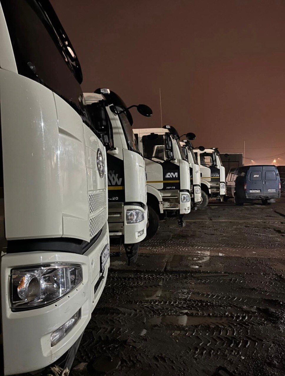Парк самосвалов FAW